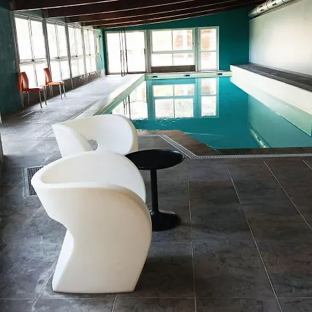 Apartment Cosy Pour 4 Personnes Avec Terrasse, Piscine Et Parking - Chateau Des Magnans, - Fr-1-165b-35