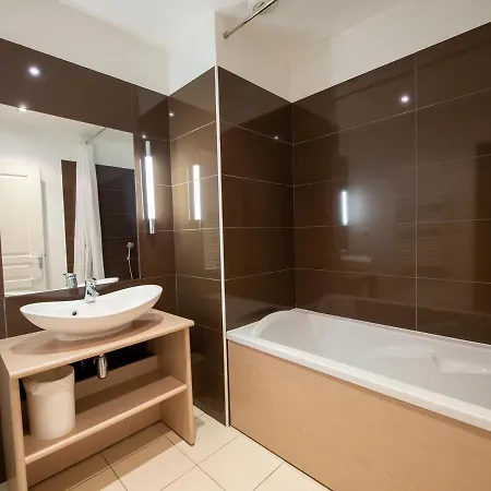 Cosy Pour 4 Personnes Avec Terrasse, Piscine Et Parking - Chateau Des Magnans, - Fr-1-165b-35 Apartment Jausiers