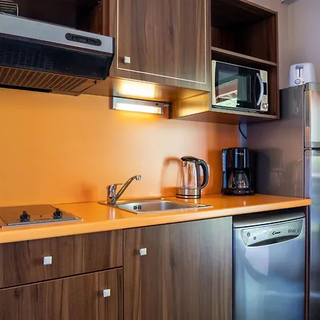 דירה 4 Pers Avec Terrasse, Piscine Et Parking A - Fr-1-165b-35 ז'וסייר