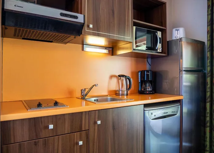 4 Pers Avec Terrasse, Piscine Et Parking A - Fr-1-165b-35 Jausiers